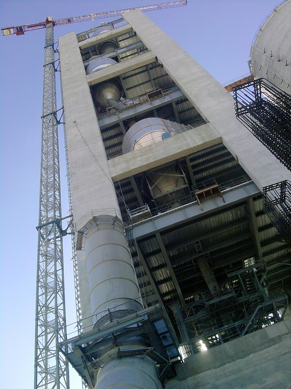Torre del precalentador altura 124 mts. 