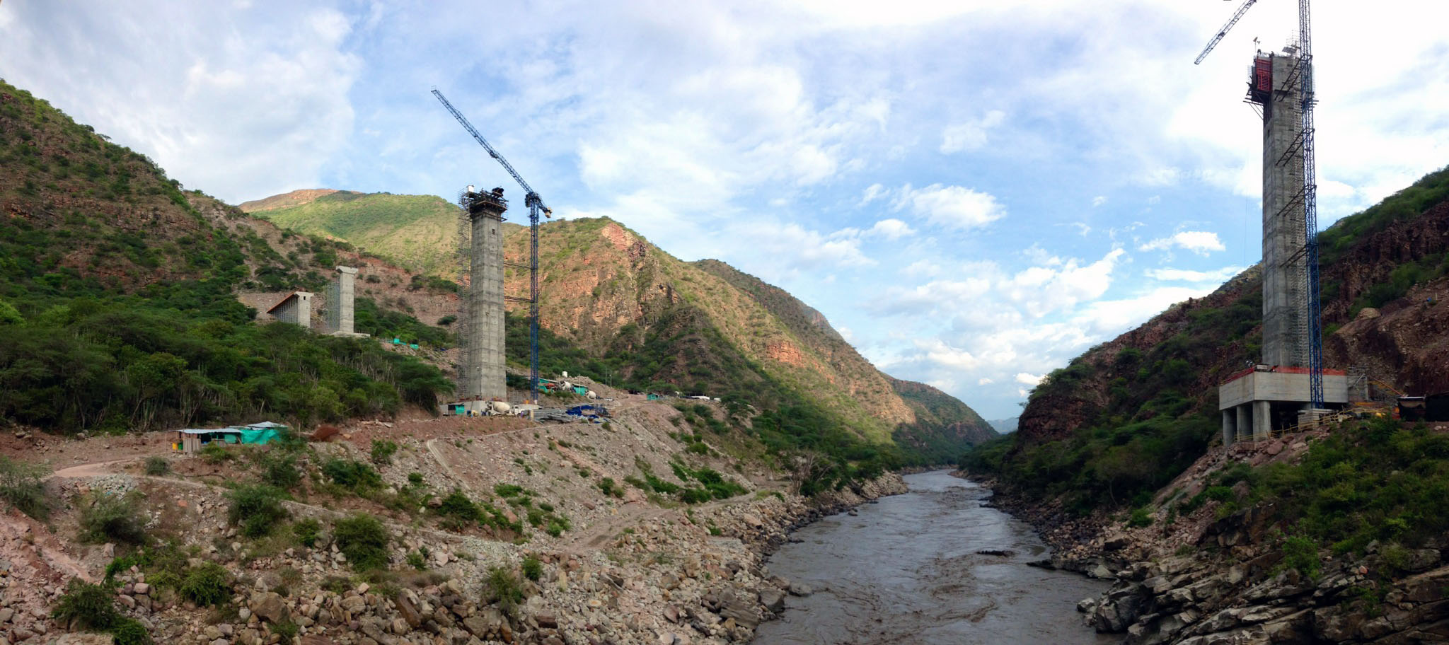 4 pilas para puente sobre rio Sogamoso, Colombia. 2 pilas sección recta de 4.02 x 2.50 mts, H=20 mts